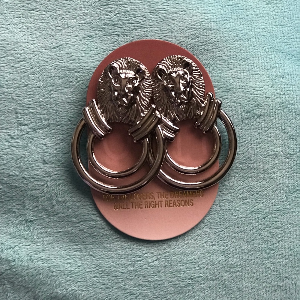 earrings lion 🦁